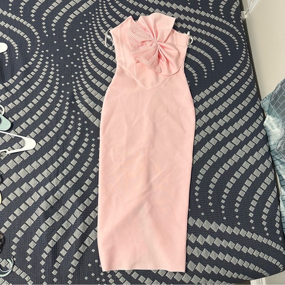 Wedding dress - Picture 1 of 5